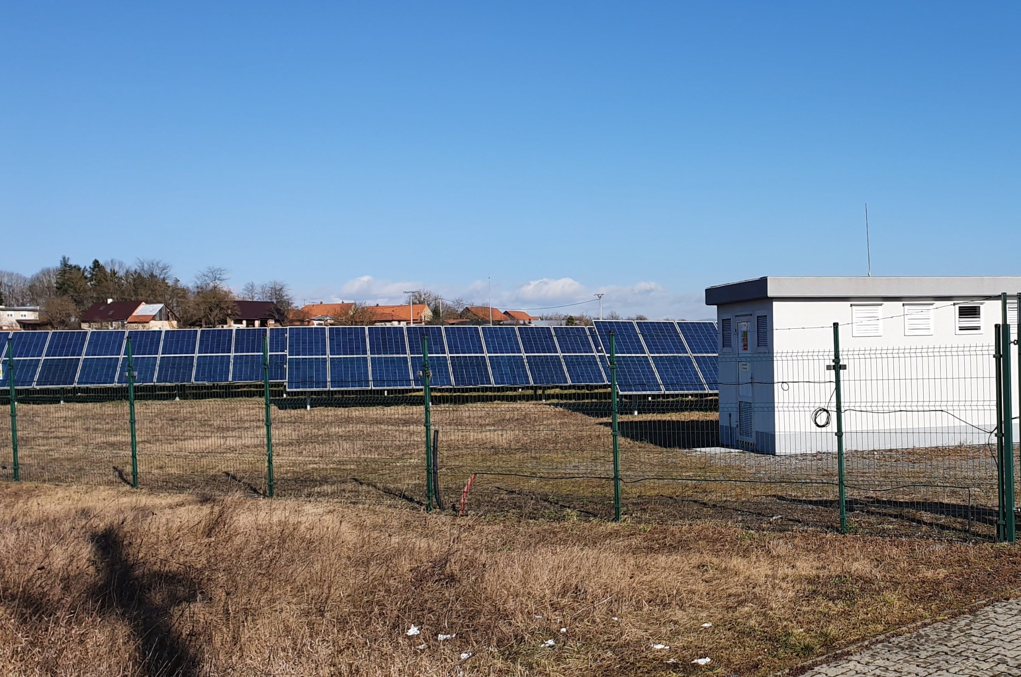 Predali desiatky fotovoltických elektrární na Slovensku. Nový majiteľ chce stavať ďalšie